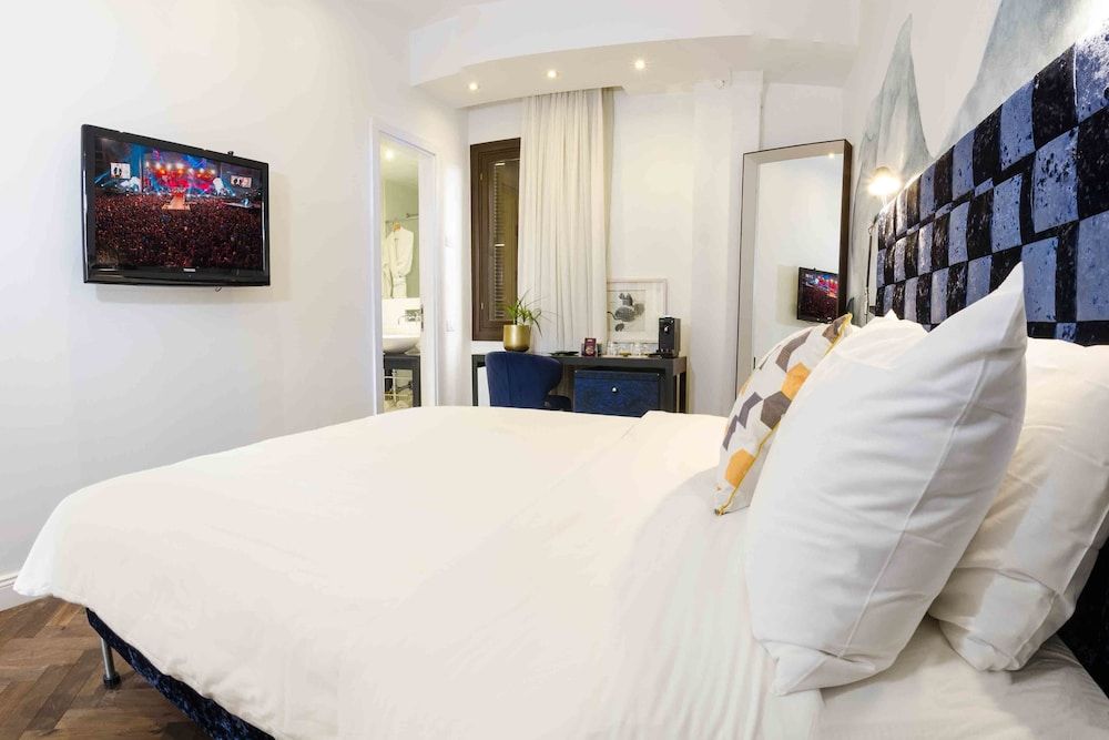Villa Rothschild by Zvieli Hotels Classic Double Room, 1 Queen Bed