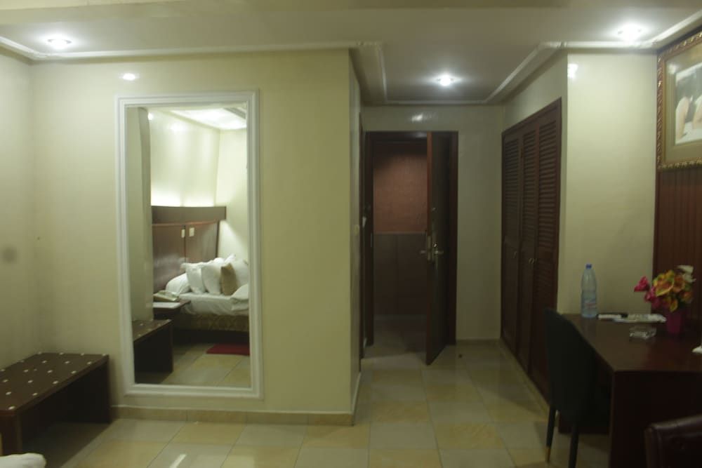 Somatel Hotel Junior Room 7