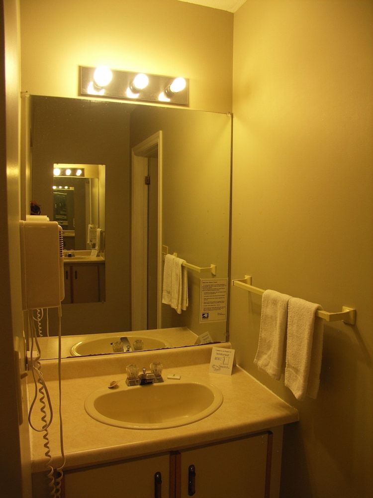 Rainbow Inn Family Suite, 2 Bedrooms, Non Smoking, Fireplace 2