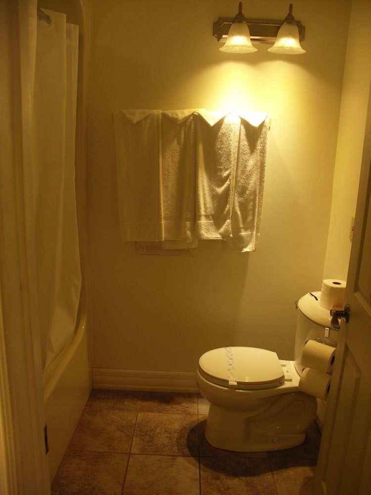 Rainbow Inn Family Suite, 2 Bedrooms, Non Smoking, Fireplace 3