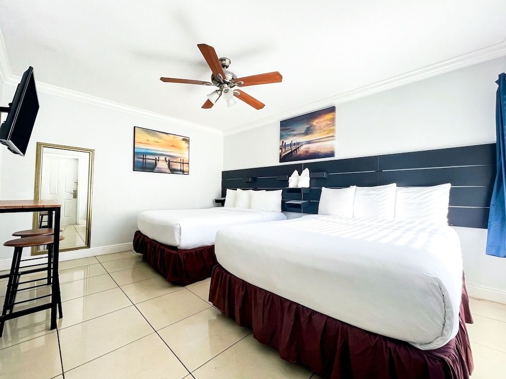 Deluxe Room, 2 Queen Beds, Non Smoking