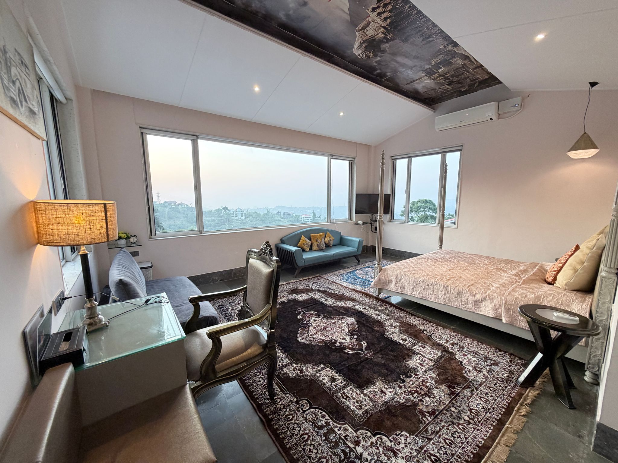 360 SOUTH Ultra Luxury Suite with Mountain and Valley View 14