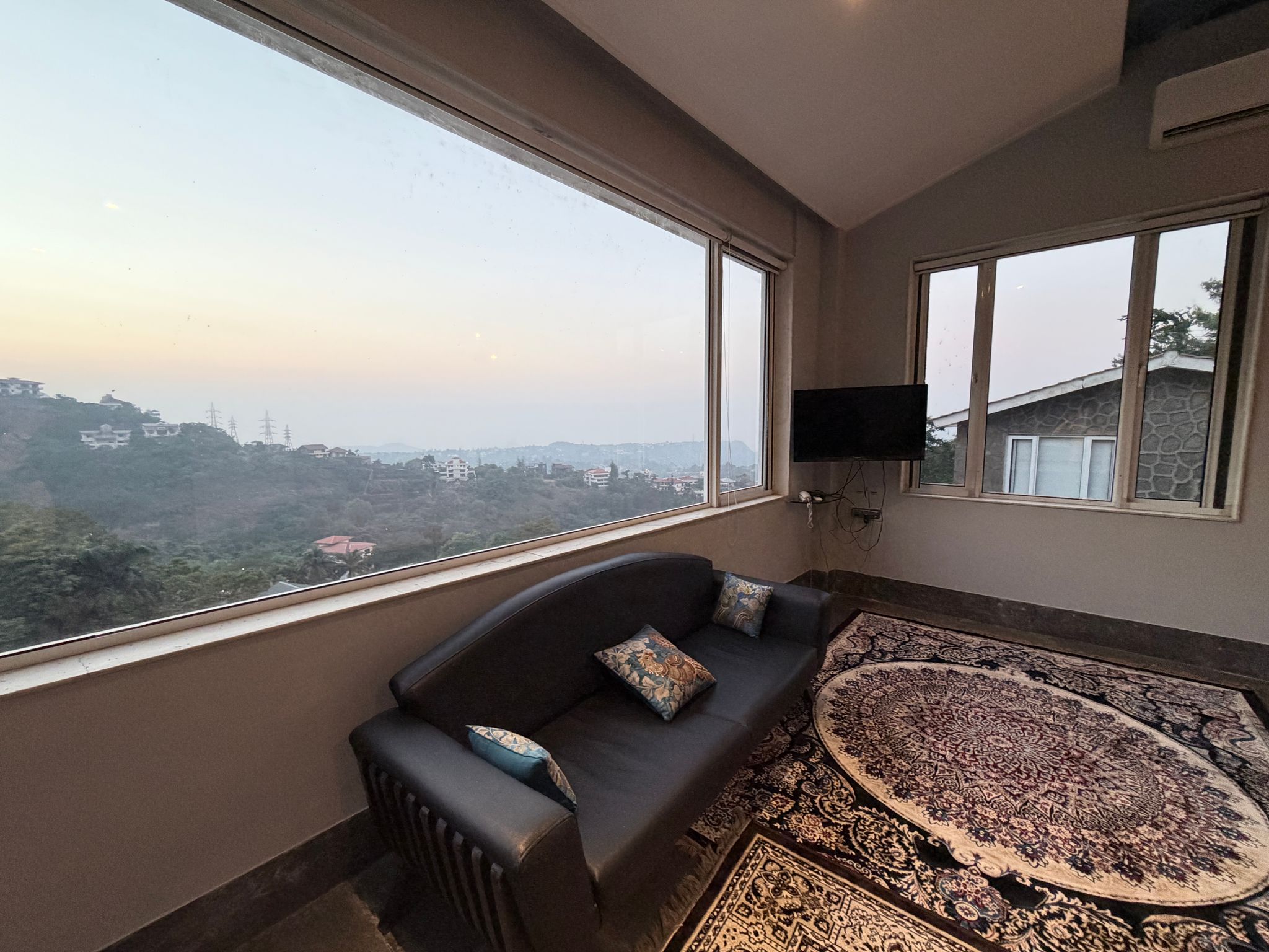 360 SOUTH Ultra Luxury Suite with Mountain and Valley View 23