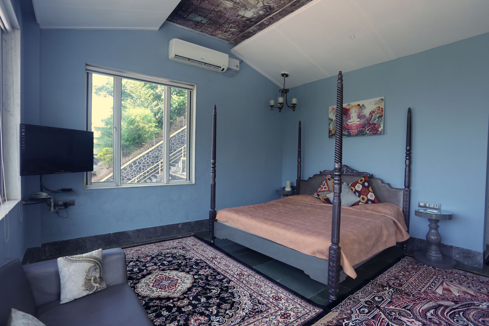 360 SOUTH Ultra Luxury Suite with Mountain and Valley View 9