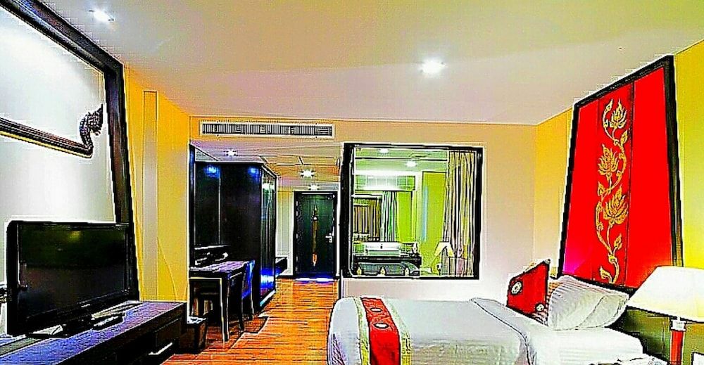 Royal Thai Pavilion Jomtien Boutique Resort Deluxe Room, Sea View (King Bed) 2