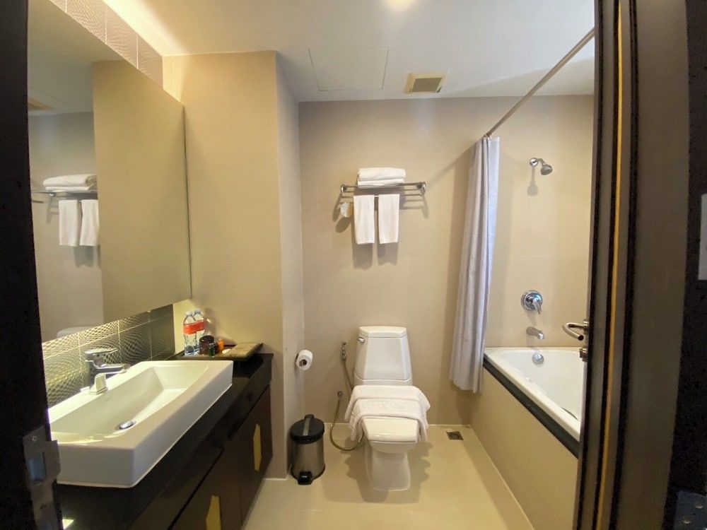 Royal Thai Pavilion Jomtien Boutique Resort Deluxe Room, Sea View (King Bed) 18