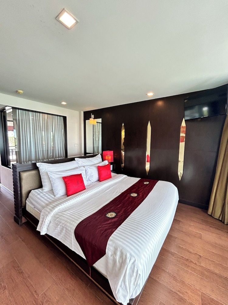Royal Thai Pavilion Jomtien Boutique Resort Deluxe Room, Sea View (King Bed) 9