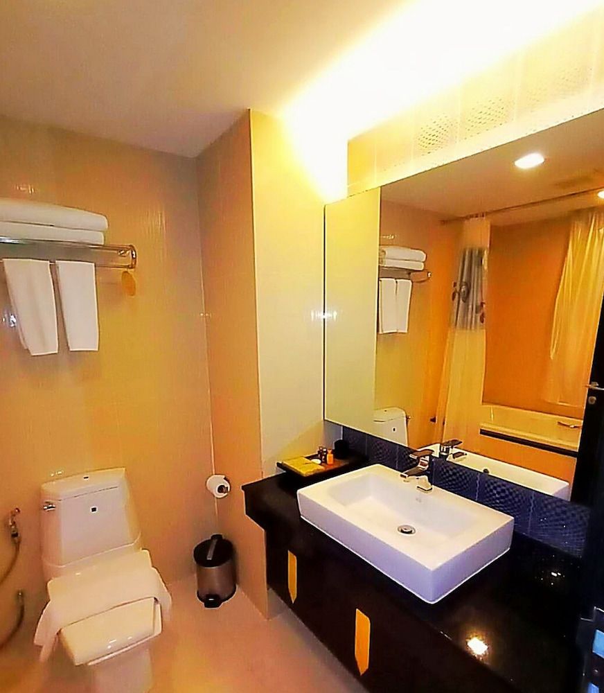 Royal Thai Pavilion Jomtien Boutique Resort Deluxe Room, Sea View (King Bed) 17