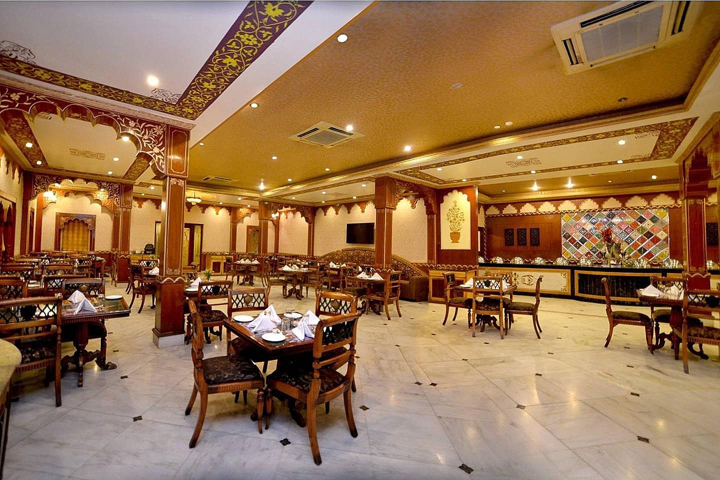 Food & Dining
