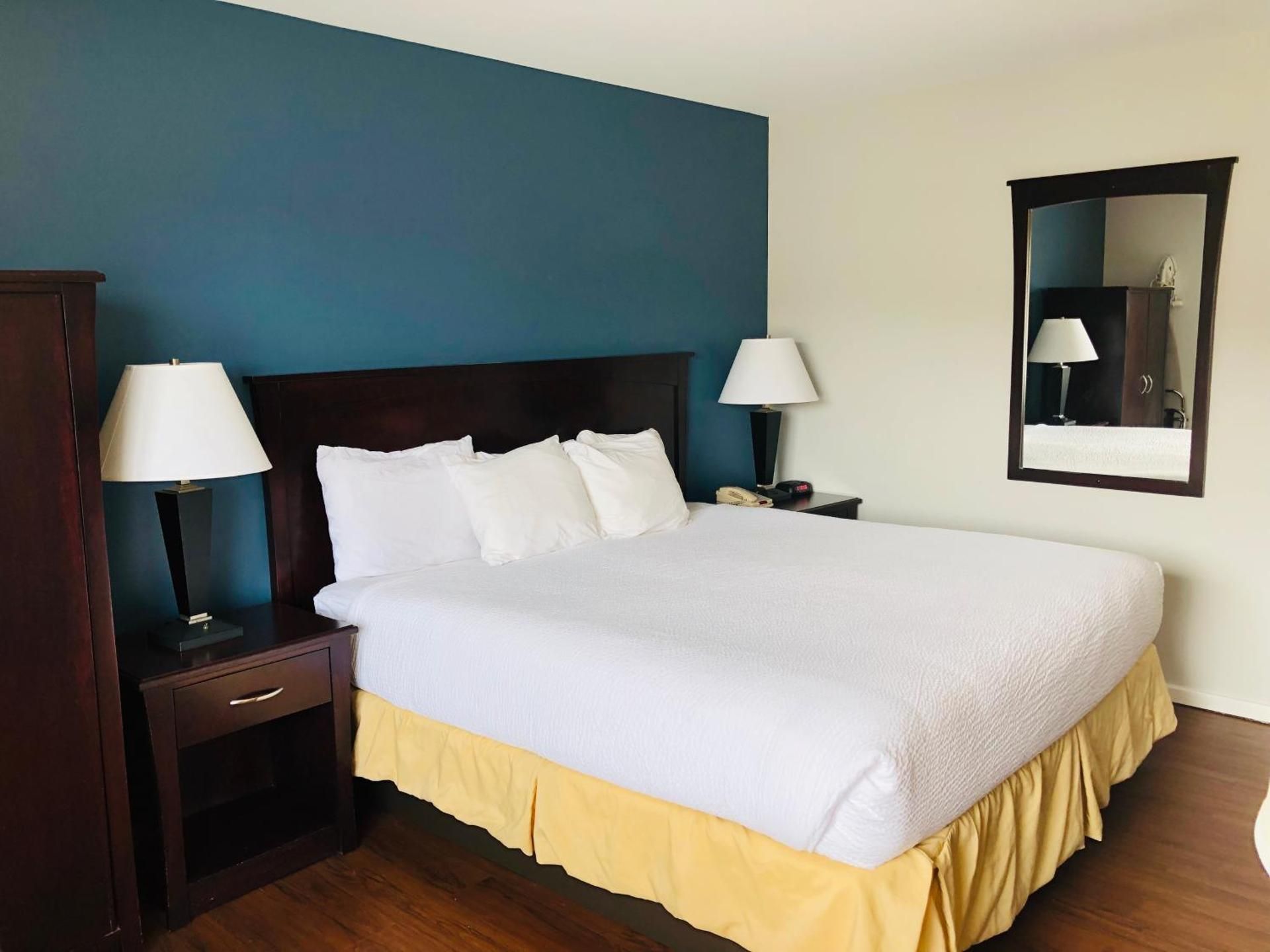 1 King Bed Non-Smoking