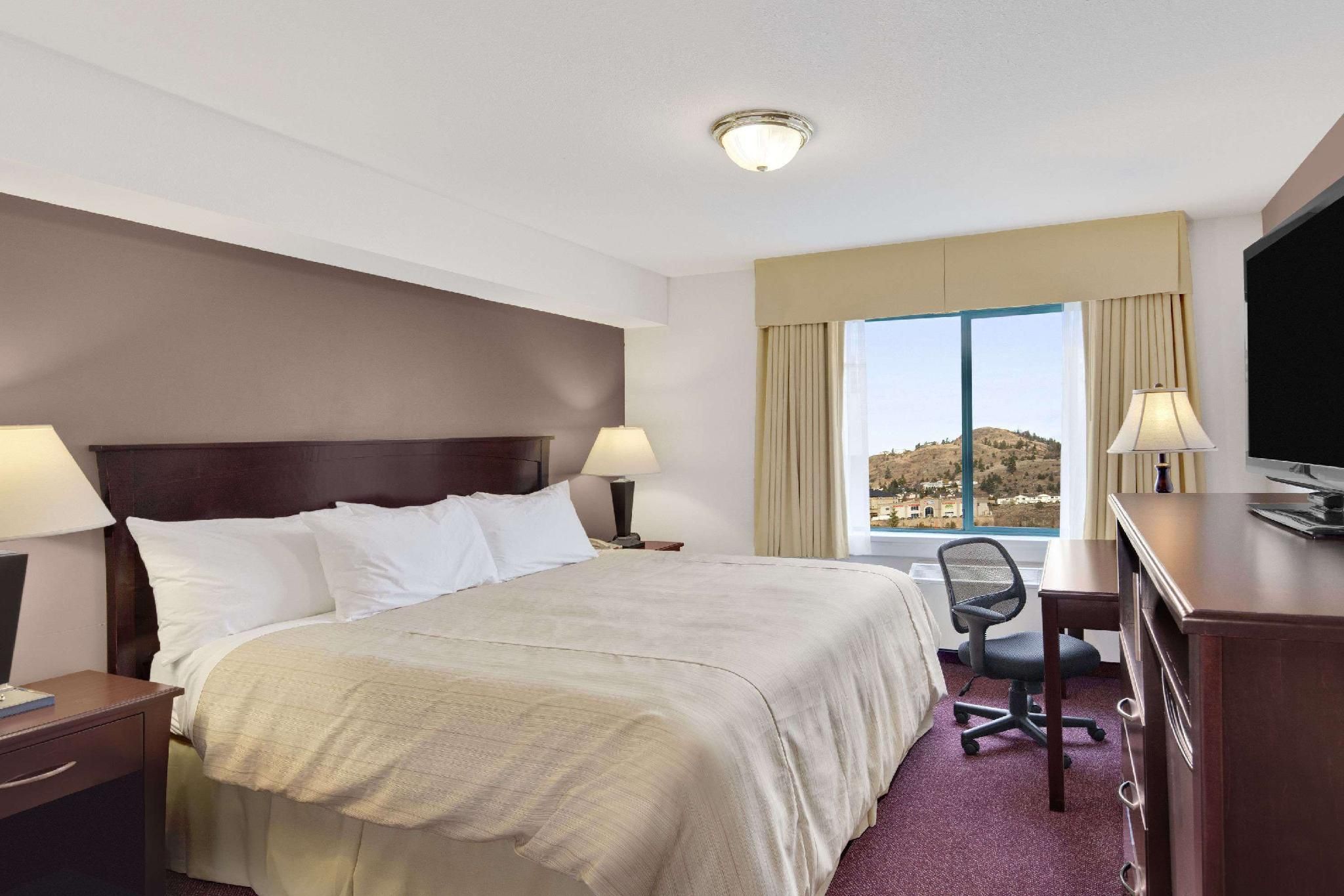 1 Queen Bed Suite Non-Smoking
