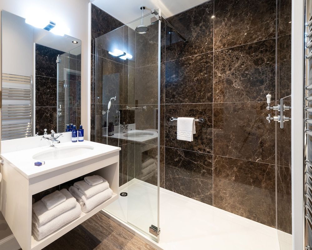 Meikleour Arms Hotel and Restaurant House, Accessible, Ensuite (Nether Gothens Farm House) 9