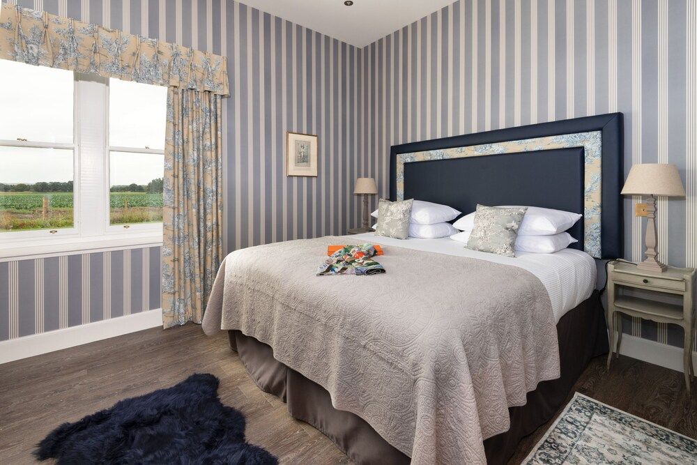 Meikleour Arms Hotel and Restaurant House, Accessible, Ensuite (Nether Gothens Farm House) 5