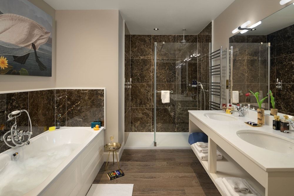 Meikleour Arms Hotel and Restaurant House, Accessible, Ensuite (NETHER GOTHENS COTTAGE) 3