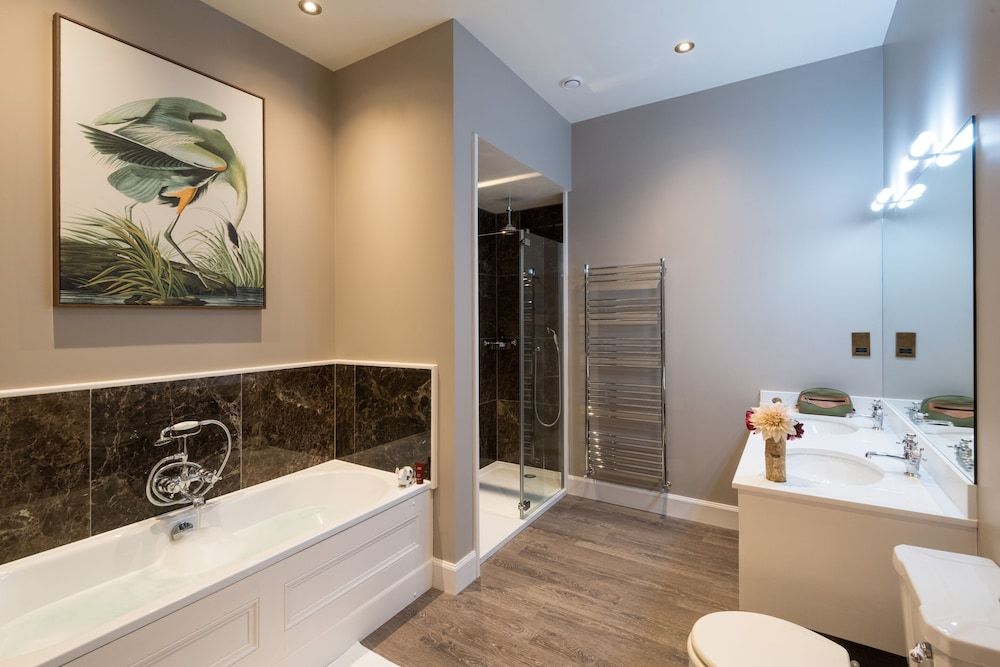 Meikleour Arms Hotel and Restaurant House, Accessible, Ensuite (Nether Gothens Farm House) 12