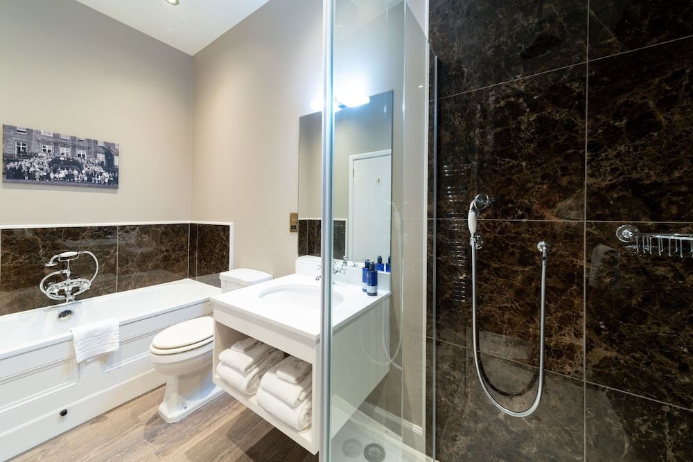 Meikleour Arms Hotel and Restaurant House, Accessible, Ensuite (Nether Gothens Farm House) 10