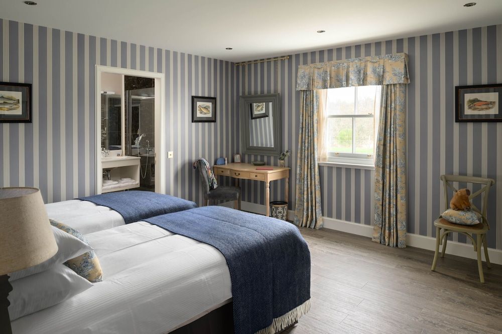 Meikleour Arms Hotel and Restaurant House, Accessible, Ensuite (NETHER GOTHENS COTTAGE) 2