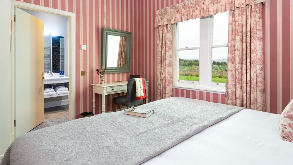 Meikleour Arms Hotel and Restaurant House, Accessible, Ensuite (Nether Gothens Farm House) 4