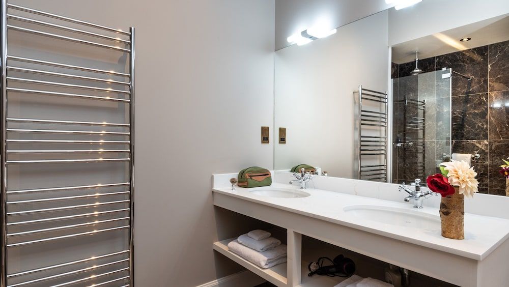 Meikleour Arms Hotel and Restaurant House, Accessible, Ensuite (Nether Gothens Farm House) 13