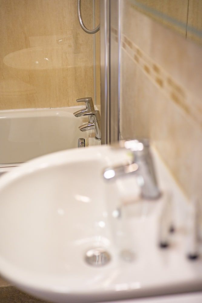 The Crown Superior Double or Twin Room, Ensuite (Rooms 4-5-6) 3