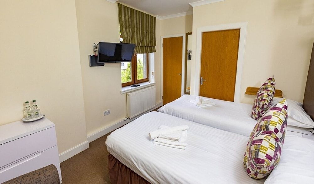 The Crown Superior Double or Twin Room, Ensuite (Rooms 4-5-6) 2