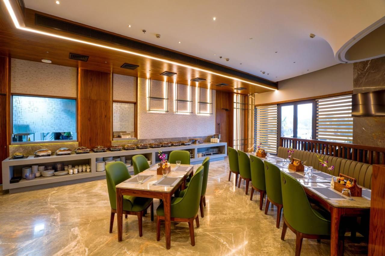 Food & Dining
