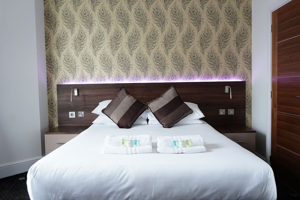 Marlborough Hotel Executive Double Room, Ensuite (with bath and shower )