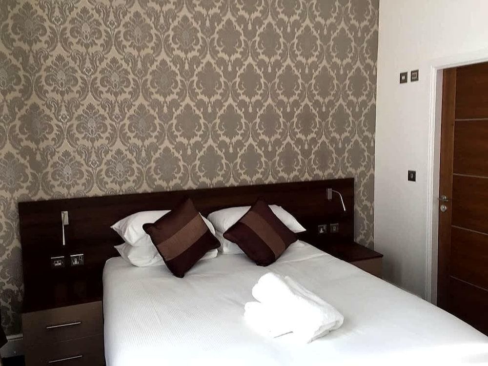 undefined Marlborough Hotel 5