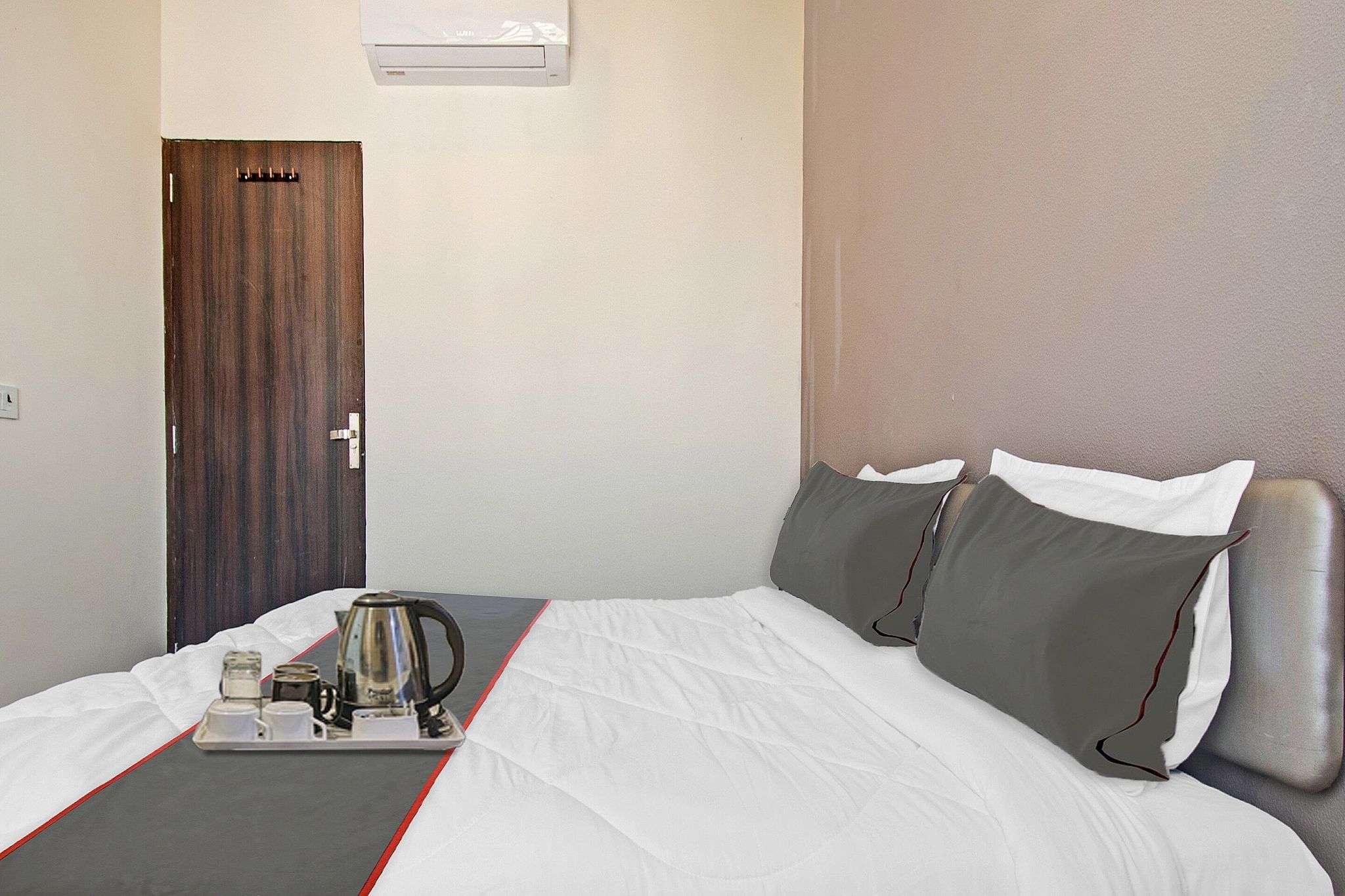 Collection O Hotel Ira Classic 12