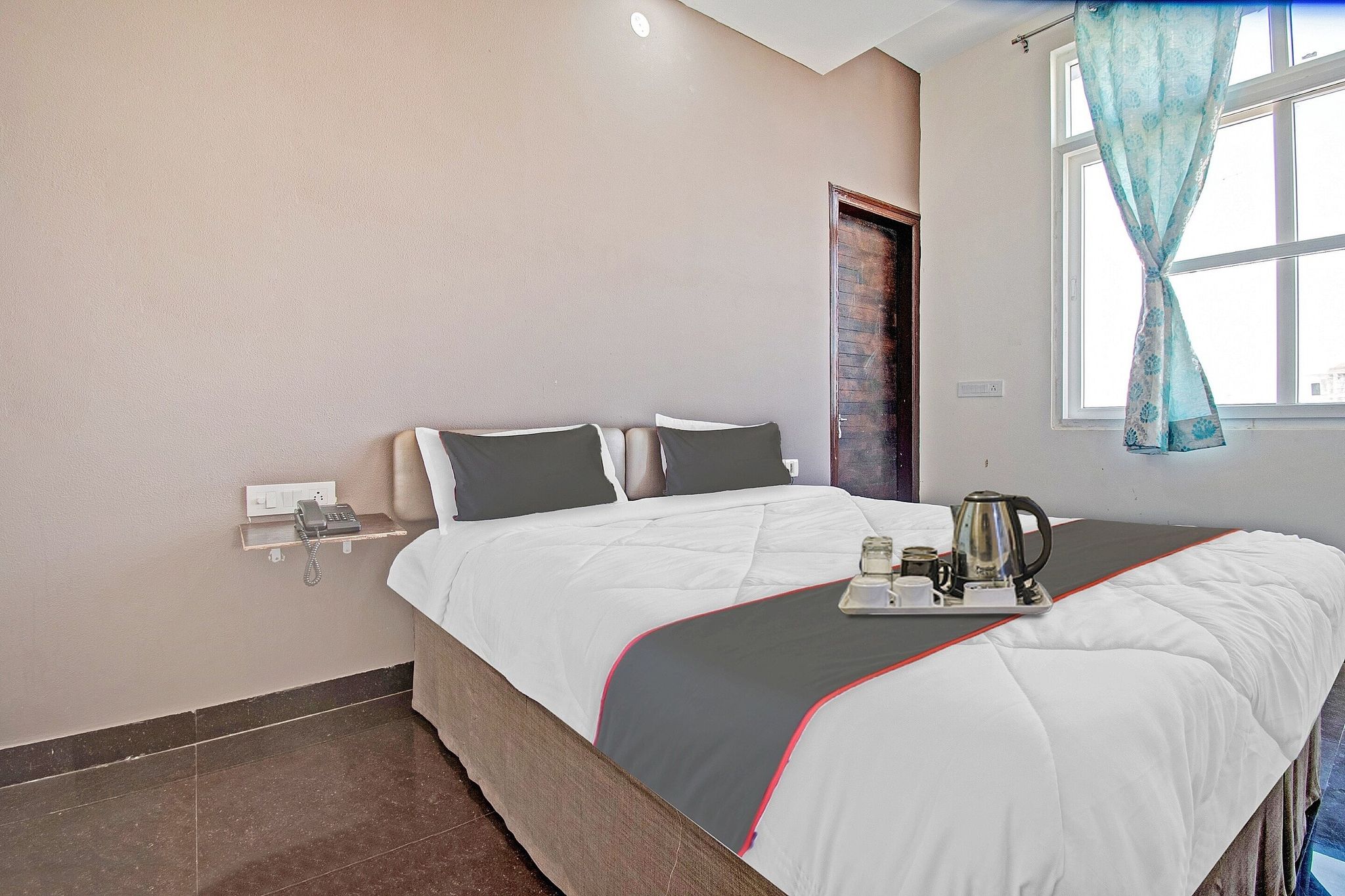 Collection O Hotel Ira Classic