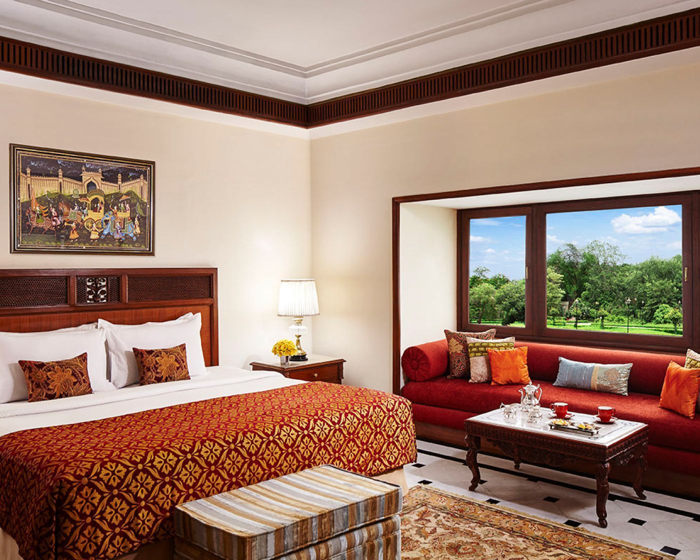 Deluxe Suite with Bathtub