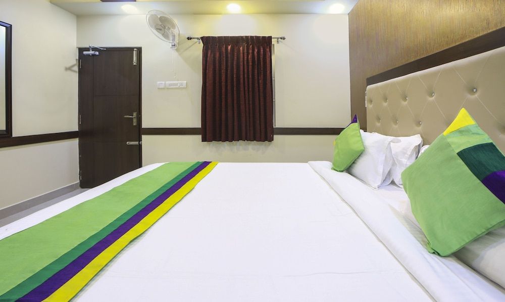Treebo Naaz Royal Standard Double Room 2