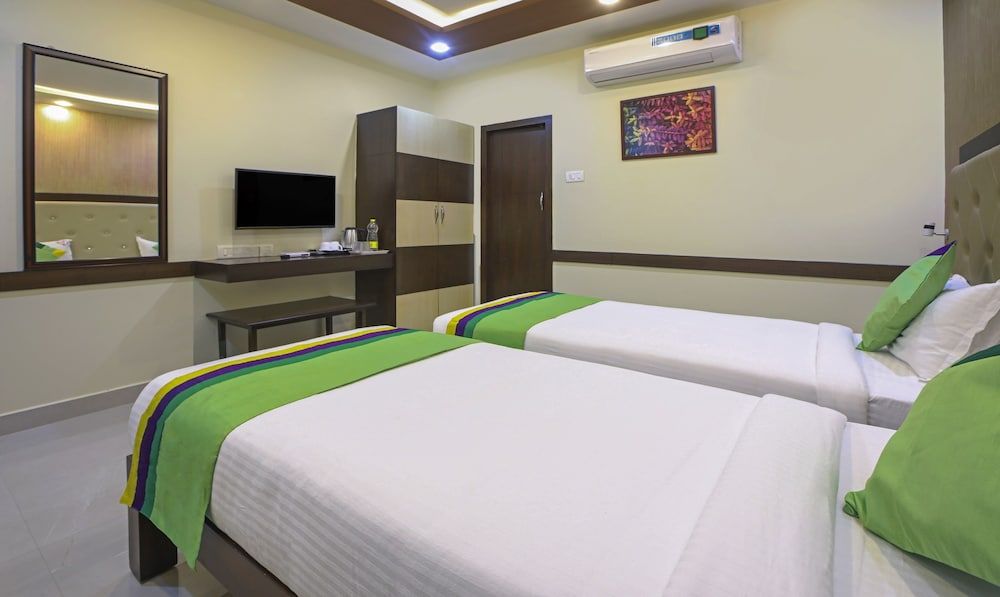 Treebo Naaz Royal Standard Double Room 4