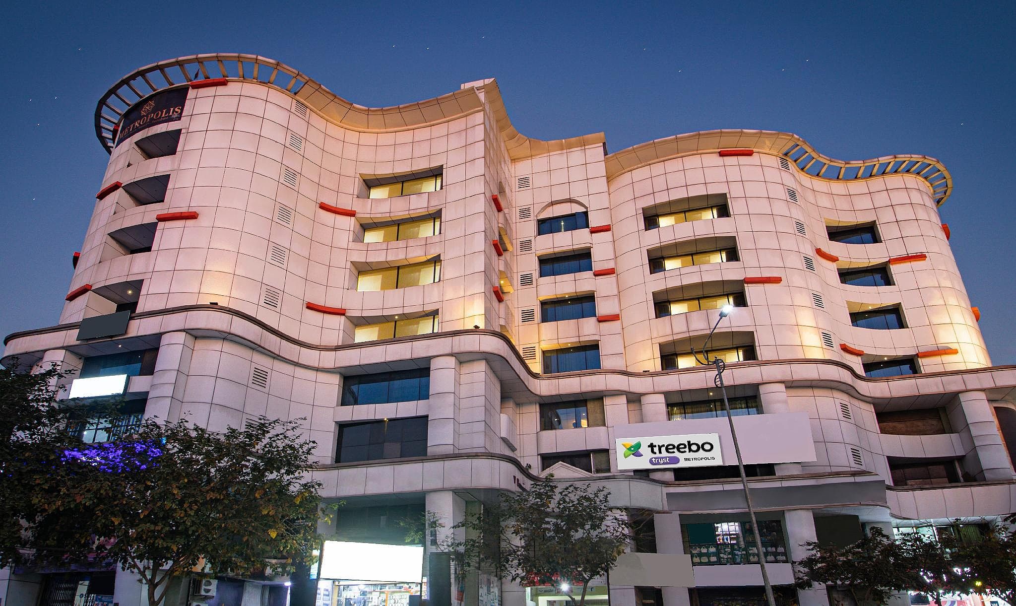 Treebo Premium Metropolis