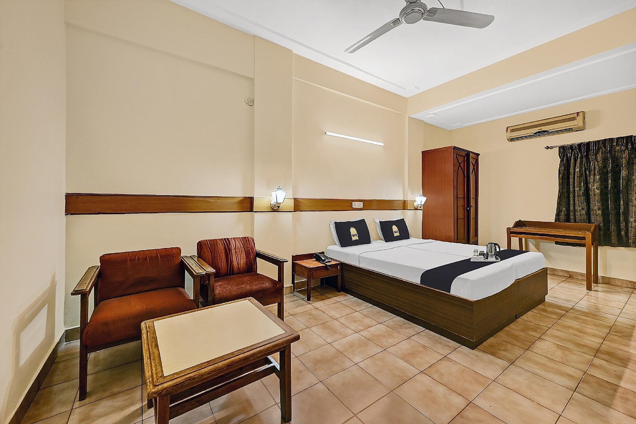 Super Townhouse OAK Hotel Belsons Taj Mahal Classic Room