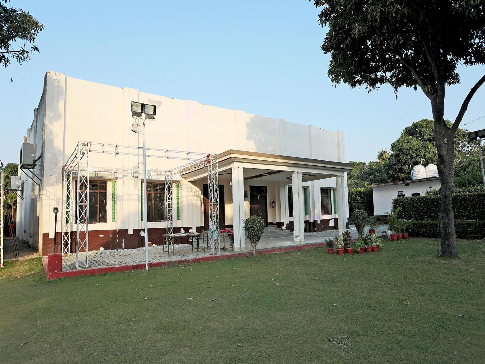 Hotel O Surprise Farm House