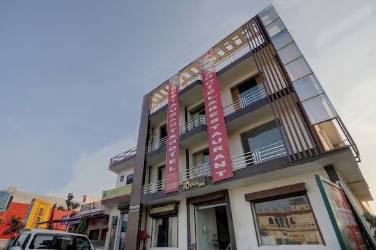 Hotel O The Royals Inn