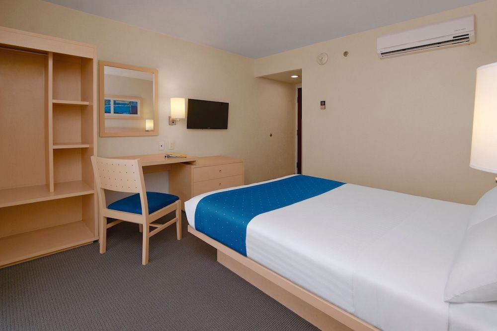 City Express by Marriott Villahermosa Room, 1 Queen Bed, Non Smoking 2