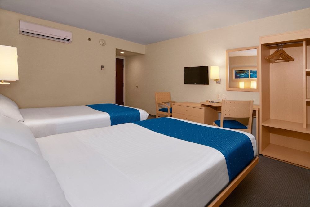 City Express by Marriott Villahermosa Room, 2 Double Beds, Non Smoking 3