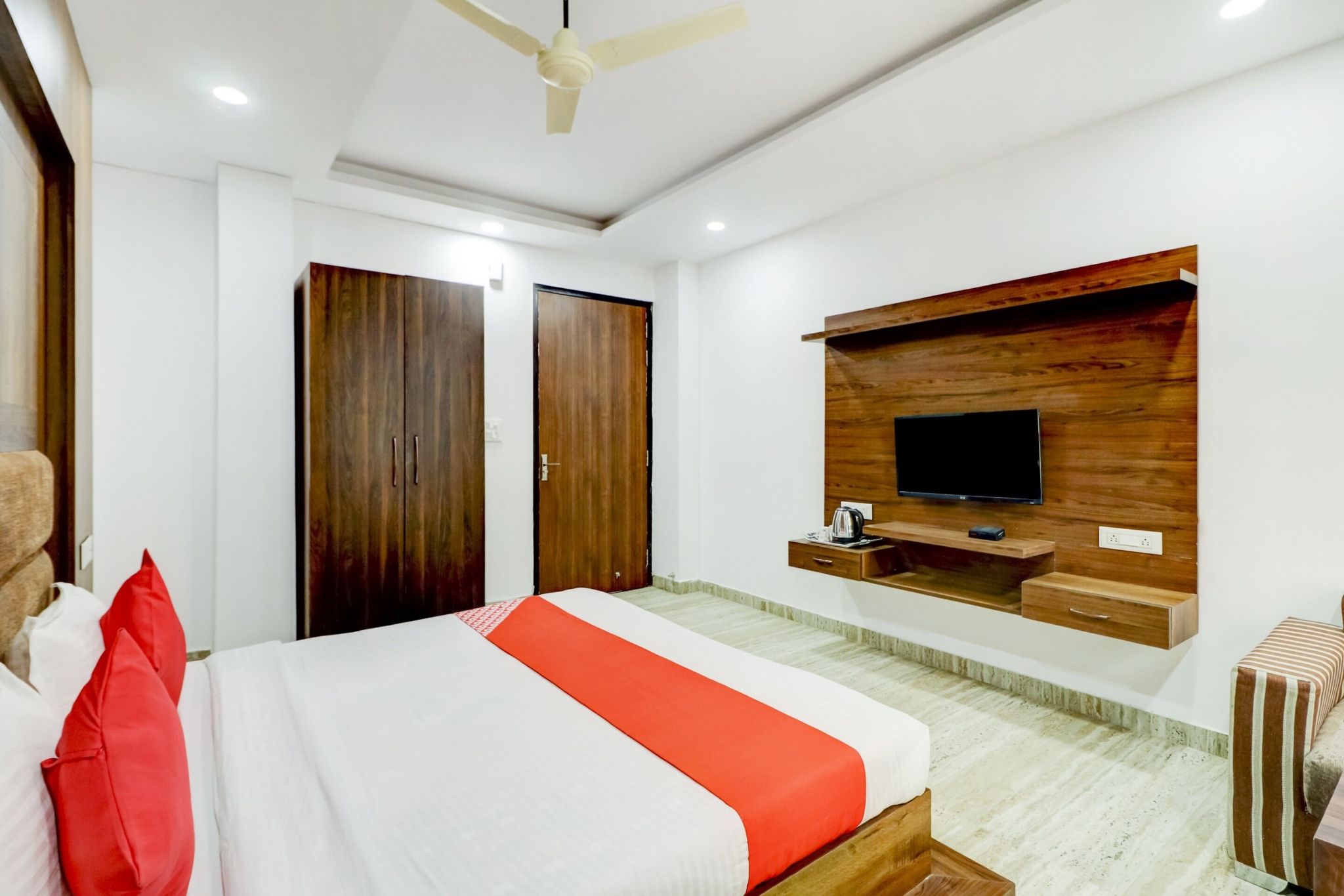 Hotel O by OYO Ratan Pacific Hotel And Party Hall Classic Room 13