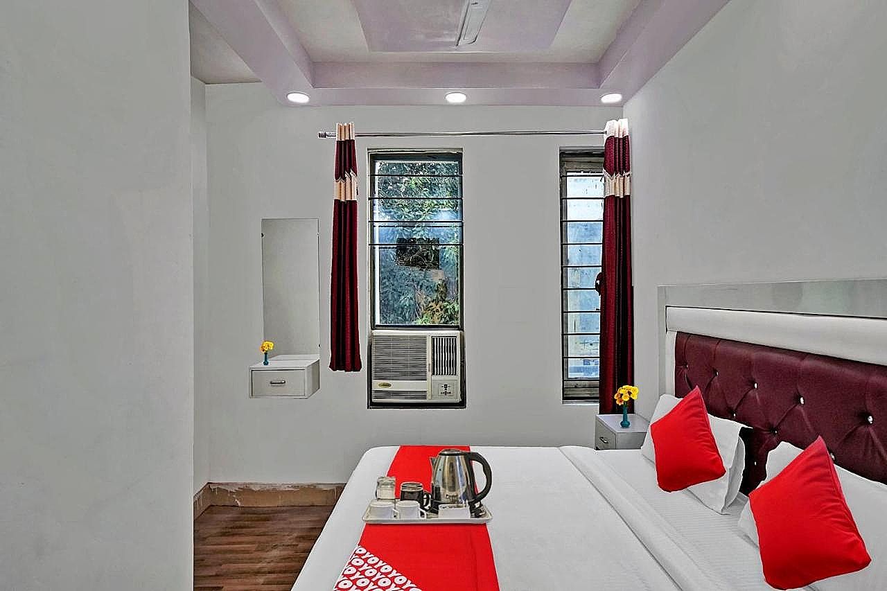 OYO Flagship 700583 Hotel Mind Stone Classic Triple Room 2