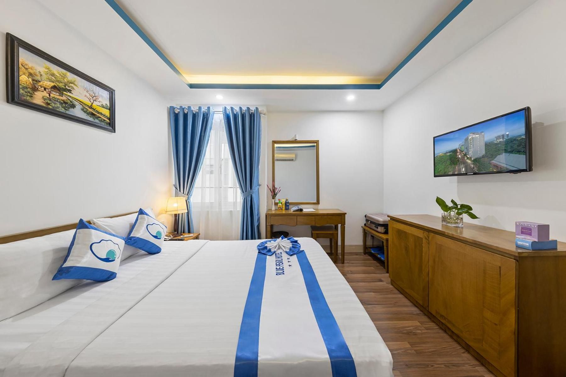 Deluxe Double Room with City View - Non-Smoking