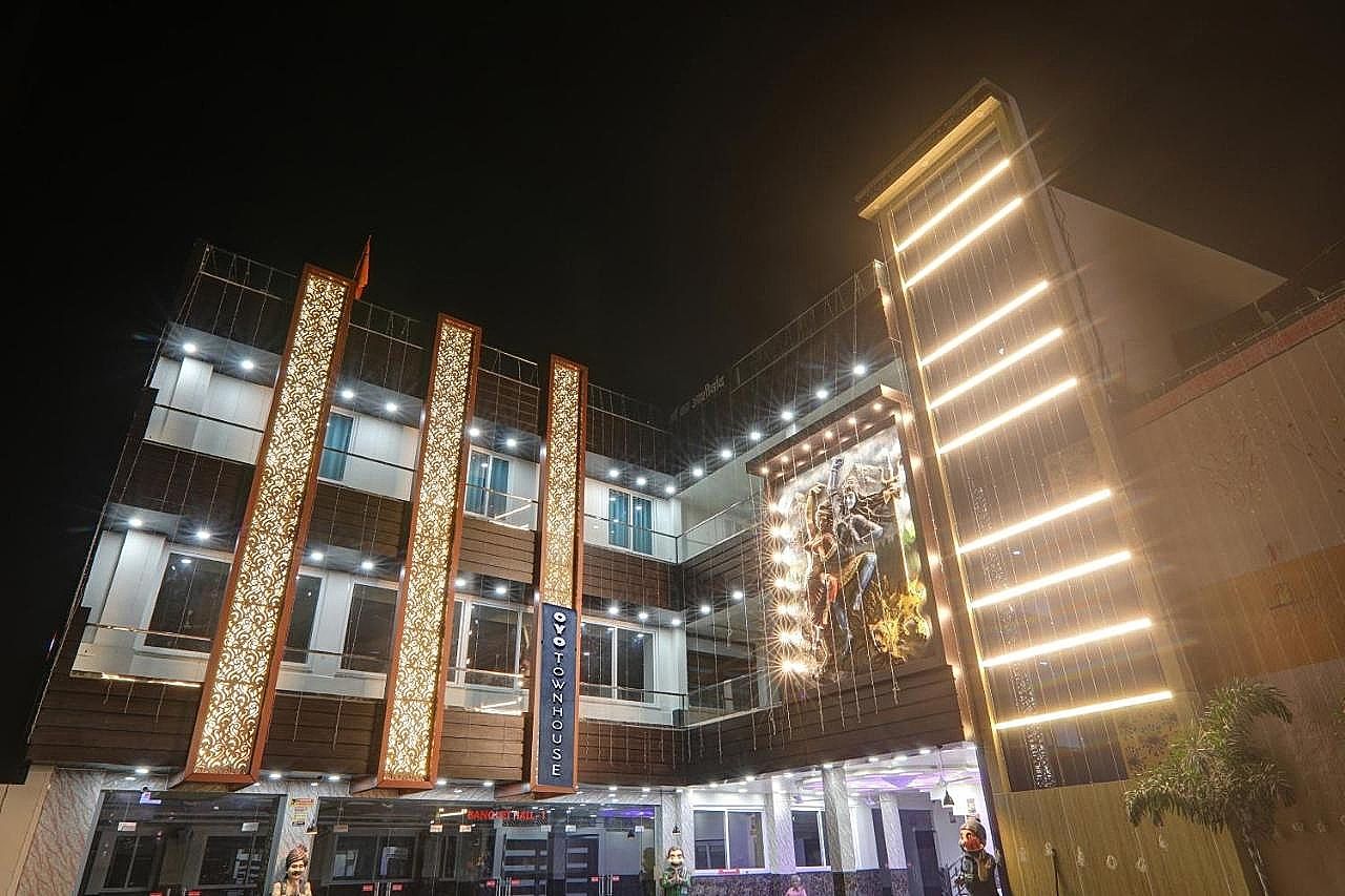 undefined Townhouse P.s.Palace Near Amausi Metro Station 6