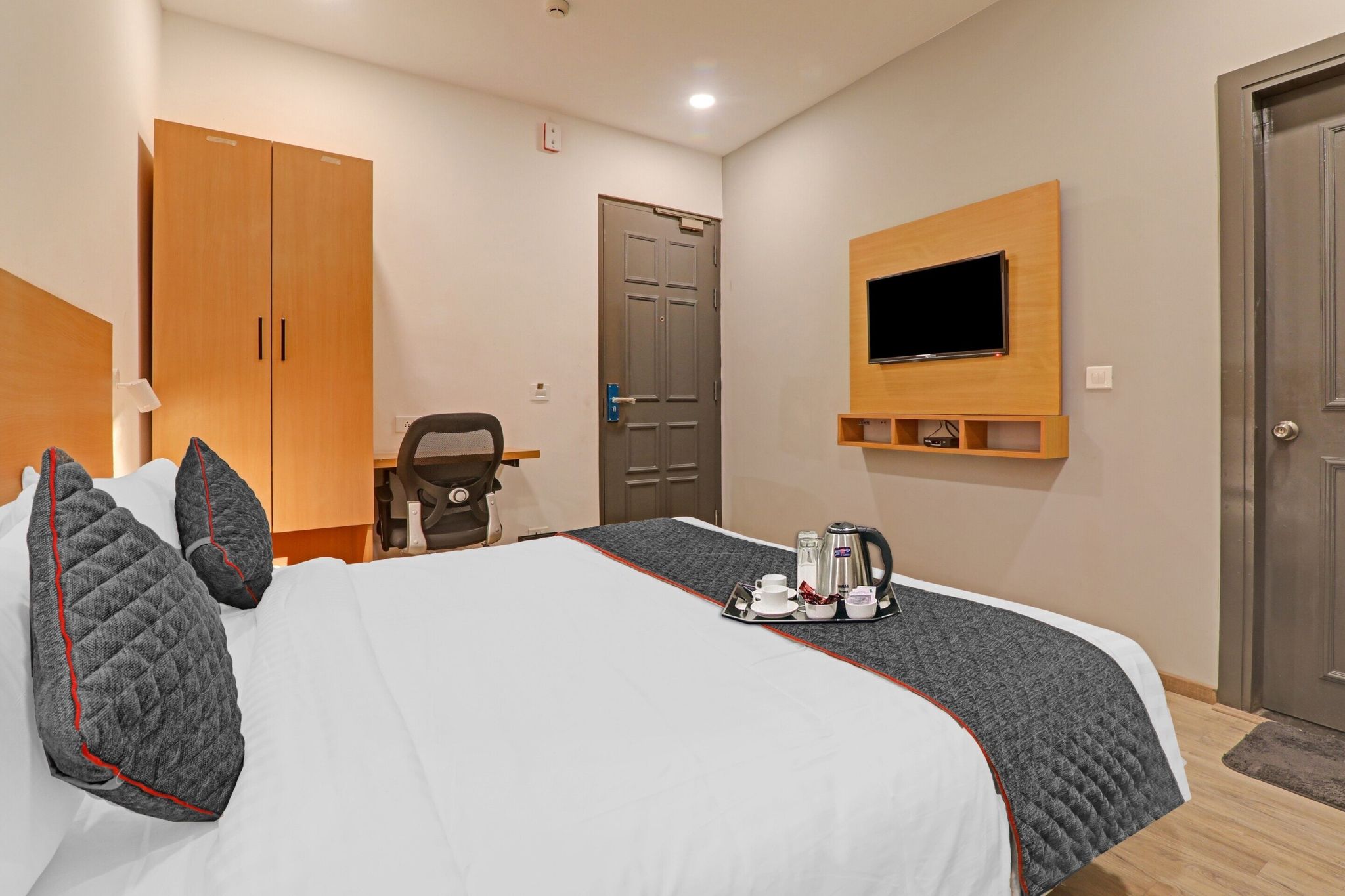 Super Townhouse Deva Road Lucknow Classic 13