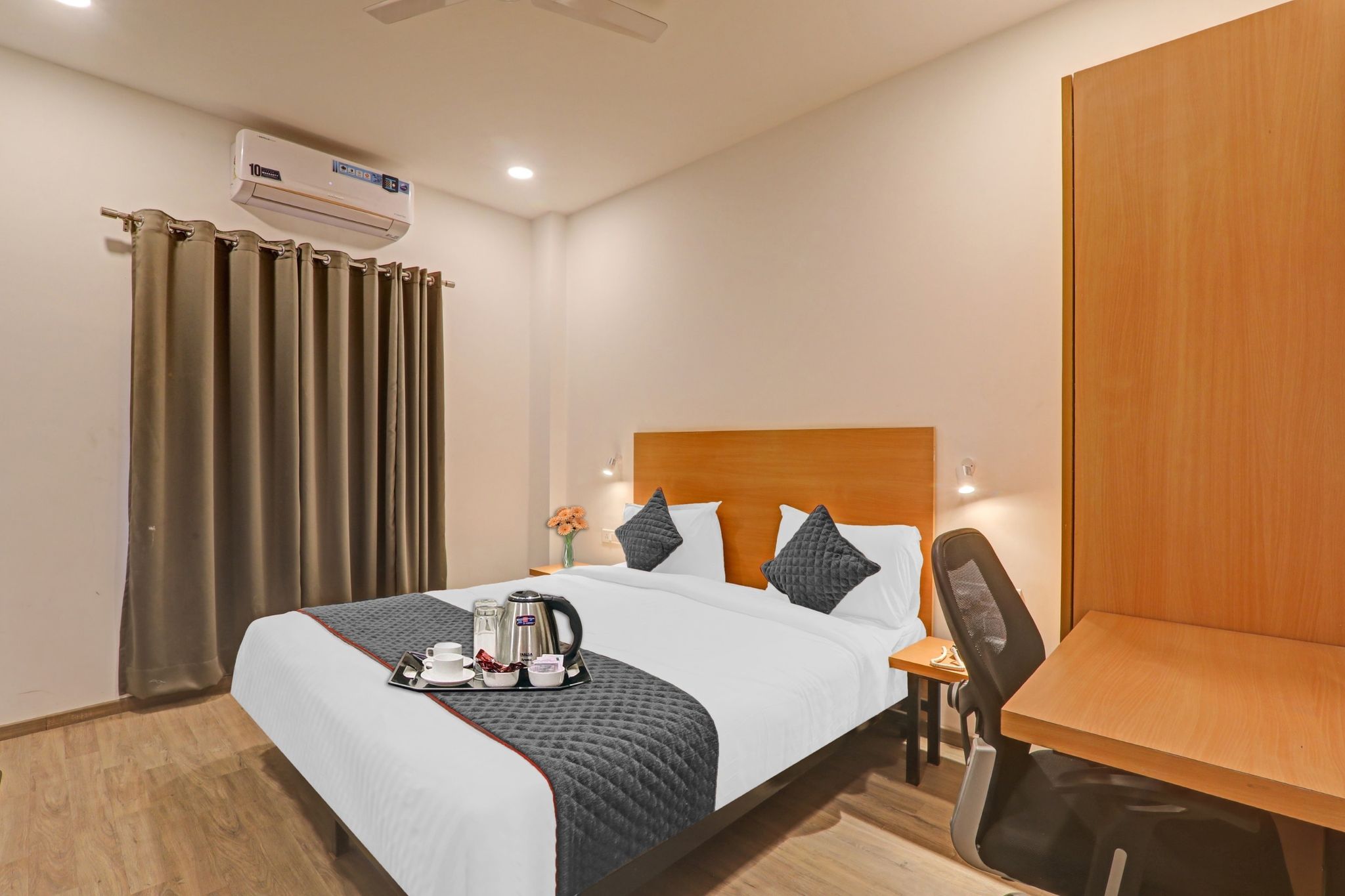 Super Townhouse Deva Road Lucknow Classic 14