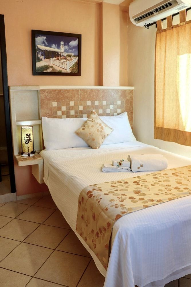 Hotel & Restaurant Bucaneros, Isla Mujeres Classic Room, Courtyard View