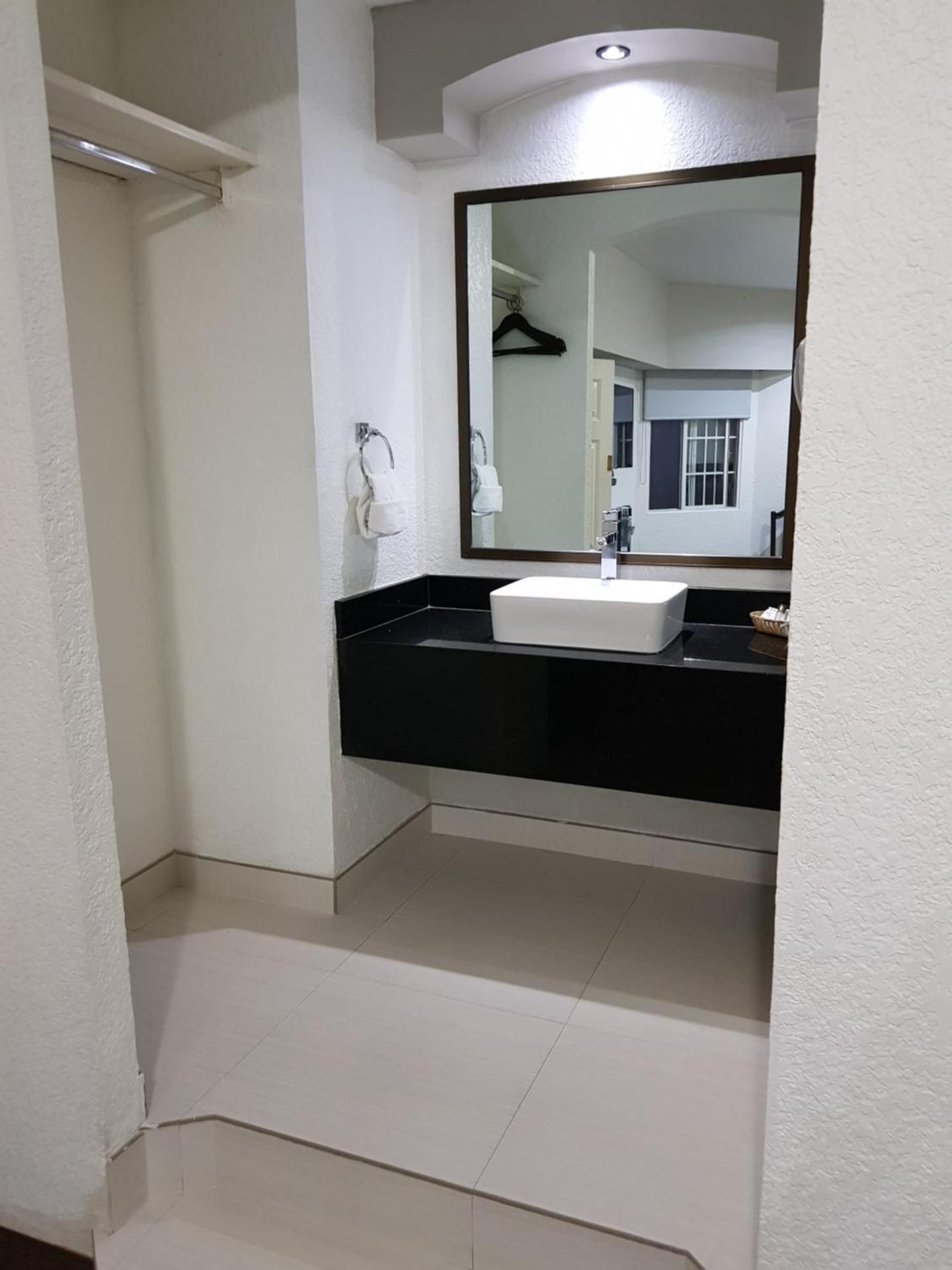 Hotel Principado Tijuana Aeropuerto Standard King Room 3