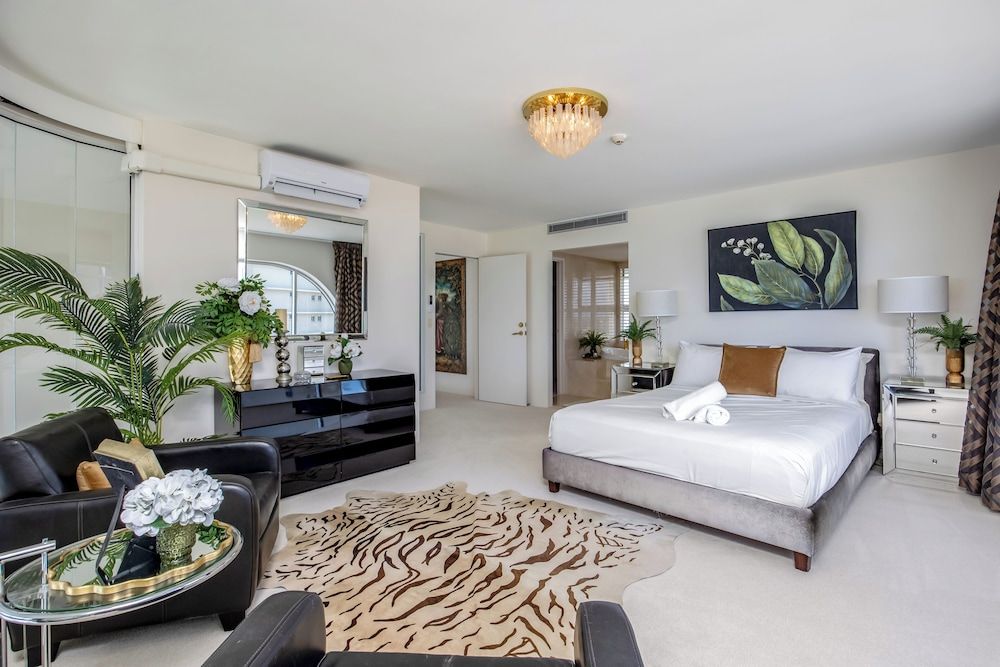 Superior Penthouse