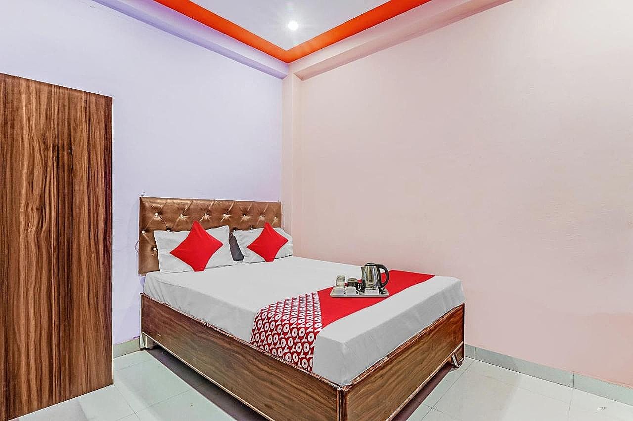 OYO Flagship Hotel Sadguru & Family Restaurant Classic