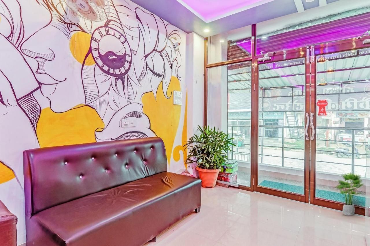 OYO Flagship Hotel Sadguru & Family Restaurant